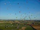  - Photo réf. E128516 - Lorraine Mondial Air Ballons 2013 : Vol du Mercredi 31 Juillet le soir lors du Record Mondial de Dcollage en Masse. (Greatest Mass Ascent)