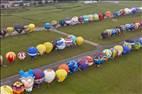  - Photo réf. E166167 - Mondial Air Ballons 2017 : Vol du Vendredi 28 Juillet le matin : Record du monde de dcollage en ligne, 456 montgolfires !