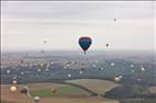  - Photo réf. E166213 - Mondial Air Ballons 2017 : Vol du Vendredi 28 Juillet le matin : Record du monde de dcollage en ligne, 456 montgolfires !
