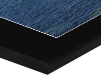 Zoom sur le coin d'un support lamin&eacute; noir