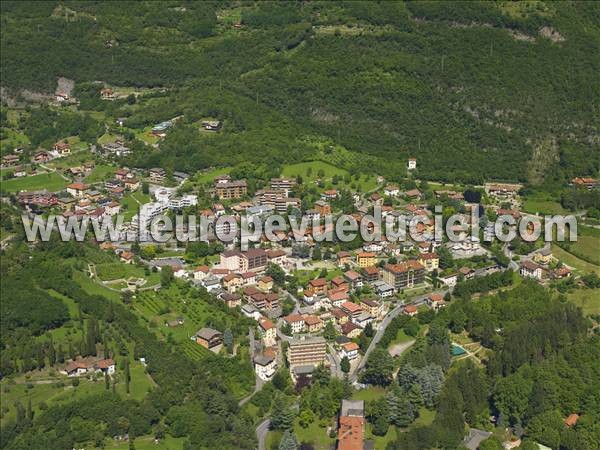 Photo aérienne de Darfo Boario Terme