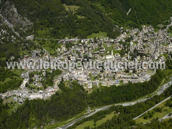 Photo aérienne de Chiesa in Valmalenco