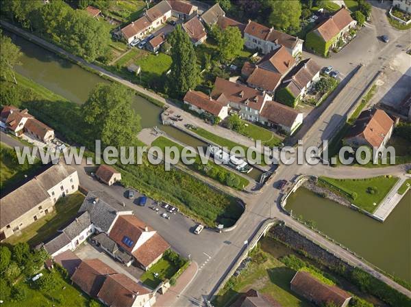 Photo aérienne de Vandenesse-en-Auxois