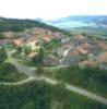 Photos aériennes de "colline" - Photo réf. 055275 - Le village est perch sur la colline.