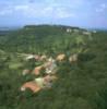 Photos aériennes de "colline" - Photo réf. 055284 - L'ancien couvent Notre Dame de Sion est perch sur la colline.