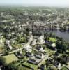 Photos aériennes de "centre" - Photo réf. 042288 - Centre de la ville avec une partie du lac.