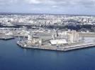 Photos aériennes de "Plan" - Photo réf. 042351 - Chantier naval en premier plan avec la ville de Brest en arrire plan.