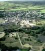 Photos aériennes de "parc" - Photo réf. 042522 - Vue d'ensemble du village avec son glise Notre-Dame-Lanvenec et son parc.