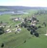 Photos aériennes de Grande-Rivière (39150) - Autre vue | Jura, Franche-Comté, France - Photo réf. 13361 - Un des hameaux avec le lac en arrire plan.