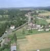 Photos aériennes de "Village" - Photo réf. 15362 - Sur la rive gauche de la Loue, le village s'etire de chaque ct de la D 472.