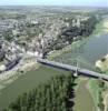  - Photo réf. 18091 - Au premier plan le pont suspendu et le long de la Loire le chemin de halage