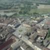 Photos aériennes de "centre" - Photo réf. 21811 - Le centre d'une petite ville traverse par la Reyssouze.