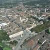Photos aériennes de "centre" - Photo réf. 21812 - Le centre de la petite ville et son glise traverse par la Reyssouze.