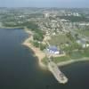 Photos aériennes de "Plan" - Photo réf. 22909 - Les bords du Lac et au premier plan : la digue qui prolonge la plage du Roupillot.