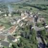 Photos aériennes de "Village" - Photo réf. 23002 - Village aux rives verdoyantes et lieu de rsidence pris.