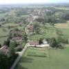 Photos aériennes de "village" - Photo réf. 23269 - Le village trs tendu de Frangy-en-Bresse marque la limite entre Bresse et Jura. Parcouru par de nombreux cours d'eau dont la Seille, son habitat typique n'en finit pas de sduire.