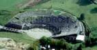 Photos aériennes de "amphithéâtre" - Photo réf. 24052 - Ruines impressionnantes et protges de l'amphithtre gallo-romain, qui pouvait accueillir 20 000 personnes.