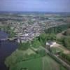 Photos aériennes de "Plan" - Photo réf. 9115 - Le chteau priv du XVIII et en arrire plan le village de Malicorne.
