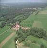 Photos aériennes de "cote" - Photo réf. 36419 - Vue d'ensemble du village, blotti au pied de la cte de Lheutte.