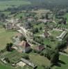 Photos aériennes de "Village" - Photo réf. 36811 - Au coeur du village, l'glise datant du XIX et le chteau priv.