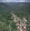 Photos aériennes de "Montagne" - Photo réf. 37553 - Les habitations viennent se nicher au creux de la montagne.