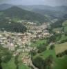 Photos aériennes de "pied" - Photo réf. 37686 - Au pied de la crte vosgienne, le plus grand village du canton vert.