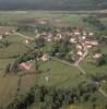 Photos aériennes de "village" - Photo réf. 37874 - Le village fait partie de la communaut de communes du Pays des Lacs, et possde une glise de 1870, avec une chapelle classe.