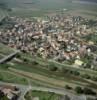 Photos aériennes de "Village" - Photo réf. 38091 - Ce village de plaine est bord par l'Ill.