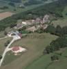 Photos aériennes de "Village" - Photo réf. 38324 - En rebord de falaise, dominant le vaste paysage des Rippes d'Arthenas, et au loin toute la Bresse louhannaise, le petit village de Varssia se groupe autour de sa chapelle du XIIe et XVe sicle.