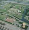 Photos aériennes de "Plan" - Photo réf. 41189 - Au premier plan : la caserne puis le stade du Souvenir et le Bassin des Chasses.