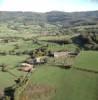Photos aériennes de "cultures" - Photo réf. 43847 - Le bourg compte 7 exploitations agricoles (levage de bovins et d'ovins; cultures fourragres).