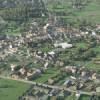 Photos aériennes de "village" - Photo réf. 45801 - La commune a gard les charmes du village, on peut notamment y trouver une ferme  cour rectangulaire avec un pigeonnier, datant du XVIIIe Sicle.