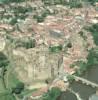 Photos aériennes de "chateaux" - Photo réf. 54855 - Les ruines du chteau mdival domine la Svre Nantaise, laquelle est traverse par un pont datant du XVe sicle.