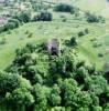 Photos aériennes de "ruines" - Photo réf. 60727 - Le village est dommin par les ruines du donjon du XI sicle dress sur une motte fodale.