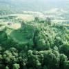 Photos aériennes de "chateaux" - Photo réf. 61032 - Il subsiste 15 des 20 tours de cette forteresse des vques de Clermont aujourd'hui gagne par la vgtation.