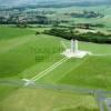 Photos aériennes de "travail" - Photo réf. 61358 - Ce monument voque la bataille de la crte de Vimy (Pas-de-Calais) et a demand 11 ans de travail au sculpteur W. Seymour Allward.