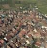 Photos aériennes de "village" - Photo réf. A00472 - Village au vignoble renomm : pinot gris, muscat et gewurztraminer.