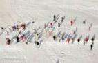 Photos aériennes de "neige" - Photo réf. 62047_14 - Les spectateurs en bordure de piste.