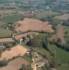 Photos aériennes de "village" - Photo réf. A01529 - Sur les coteaux consacrs au vignoble, le village s'tire face aux pyrnes.