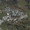 Photos aériennes de "Village" - Photo réf. A01648 - Village accroch sur les pentes du cirque de Gabarret.