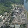 Photos aériennes de "seine" - Photo réf. A03302 - Sur les rives de la Seine, le pass industriel de la commune subsiste avec quelques entreprises.