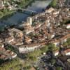 Photos aériennes de "siècle," - Photo réf. N001722 - Se dgageant de l'lot d'habitations, la tour du chteau du roi, datant du XIVe sicle.
