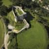 Photos aériennes de "châteaux" - Photo réf. N003373 - Edifice construit sur un opidum romain et remani  travers les sicles, son donjon date des environs du XII sicle.