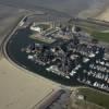Photos aériennes de "ports" - Photo réf. N008910 - Le port de plaisance de Deauville (Calvados) avec mouillages intgrs aux habitations.