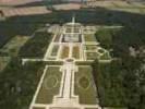 Photos aériennes de "chateaux" - Photo réf. T037899 - Le Chteau de Vaux-le-Vicomte et ses jardins se situe  Maincy dans le Val-de-Marne.