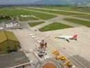 Photos aériennes de "aeroport" - Photo réf. T060244 - Fr : Vue sur les parkings avion de l'aroport de Montichiari (Italie). It : Il aeroporto di Montichiari.