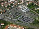 Photos aériennes de "centre" - Photo réf. T067505 - Le relais Parking+Rail de Mouzimpr permet de laisser sa voiture pour aller en centre-ville.