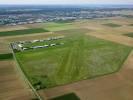 Photos aériennes de "aerodrome" - Photo réf. T069810 - L'arodrome de Chavenay dans les Yvelines.