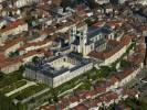 Photos aériennes de "centre" - Photo réf. T070023 - Devant la cathdrale de Verdun (Meuse) se trouve le Centre mondial pour la Paix install dans l'ancien palais piscopal.