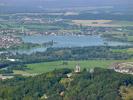 Photos aériennes de "Plan" - Photo réf. T070897 - Au premier plan on voit la chapelle de la Motte et en arrire-plan le lac de Vaibre.